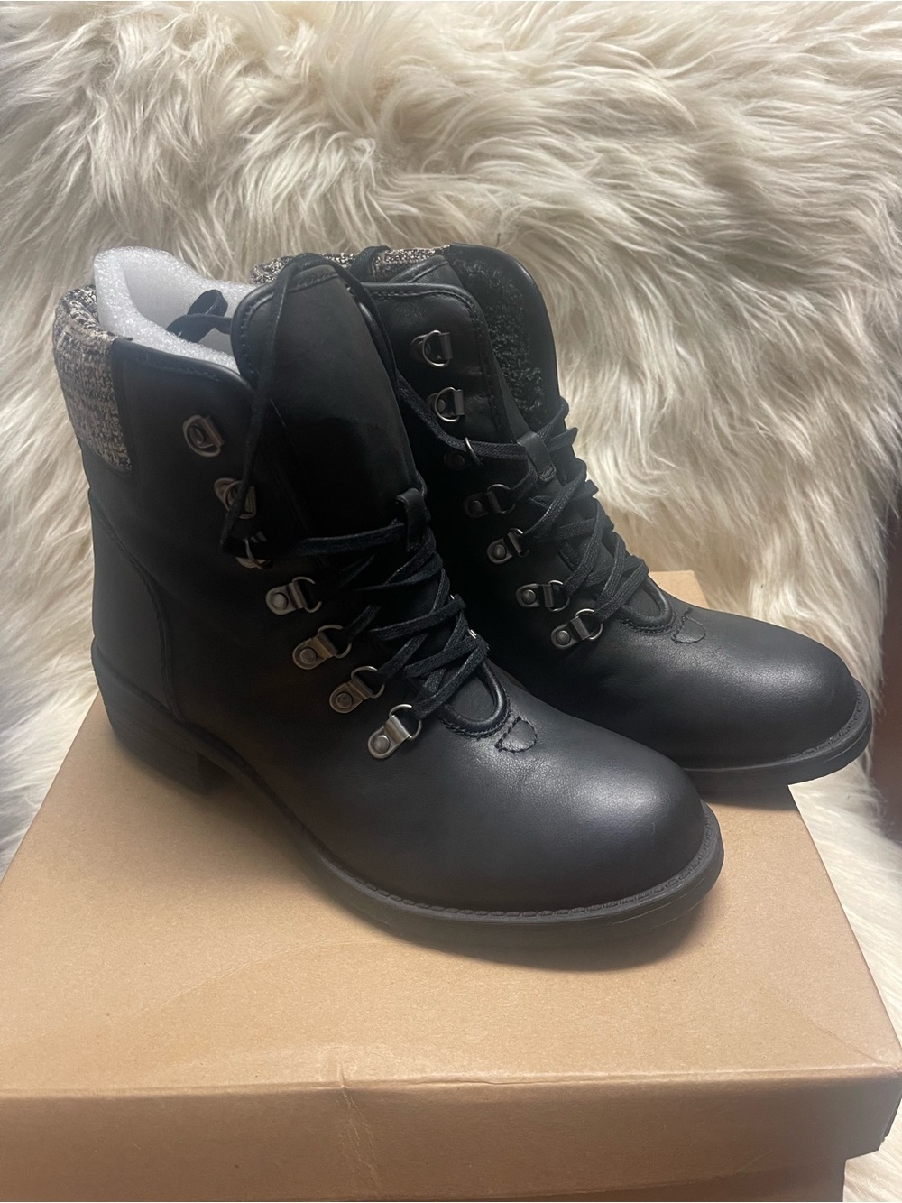 NWT lucky brand Women's Black Lace-Up Ankle Boots - Quilted Collar size 9.